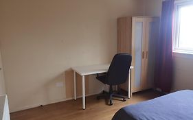 Glasgow Double Room Free Parking